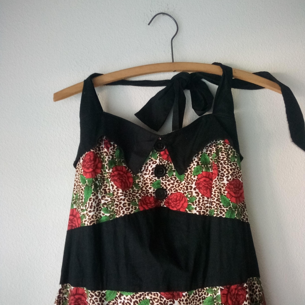 Rockabilly Roses Dress - Picture 2 of 5